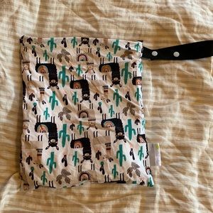 Itzy Ritzy Sealed Wet Bag With Adjustable Handle